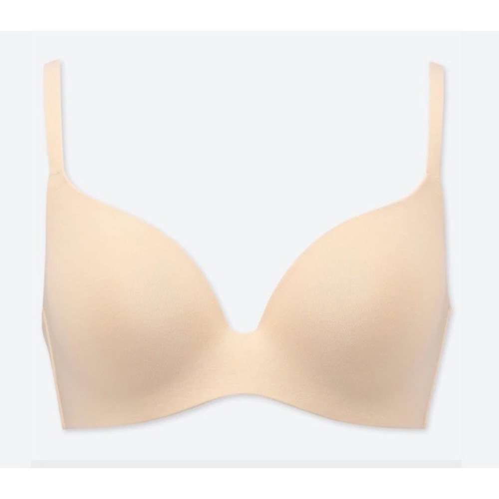 Uniqlo Wireless Bra 3D Hold Seamless Beige Nude Size 38 40 B/C‎